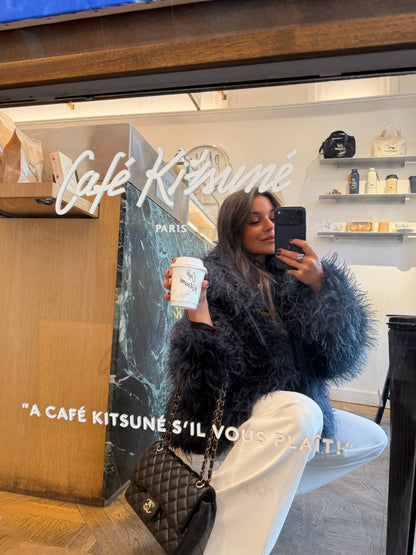 Krøllete pelsjakke i blått