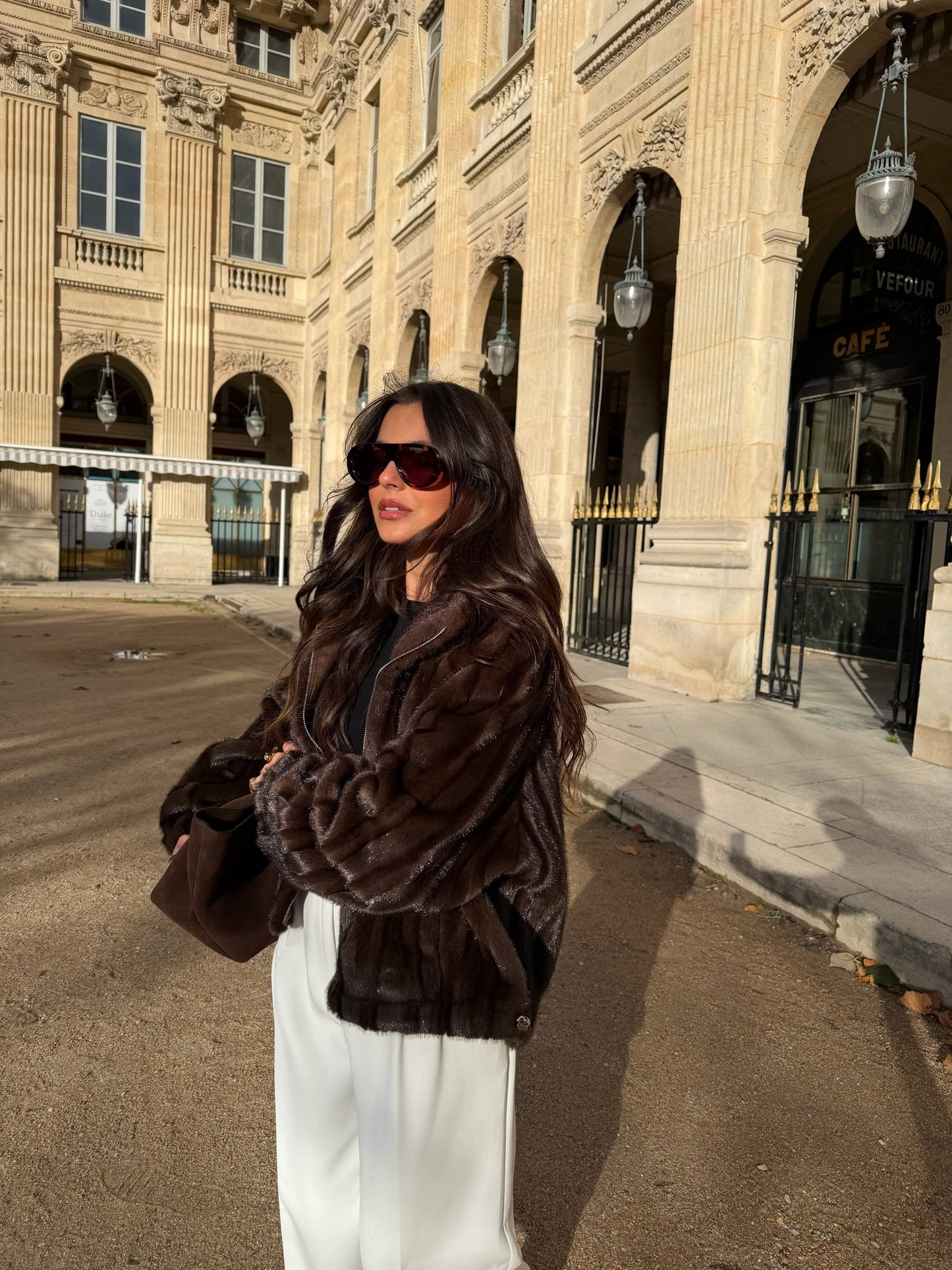 Kongelig brun pelsjakke