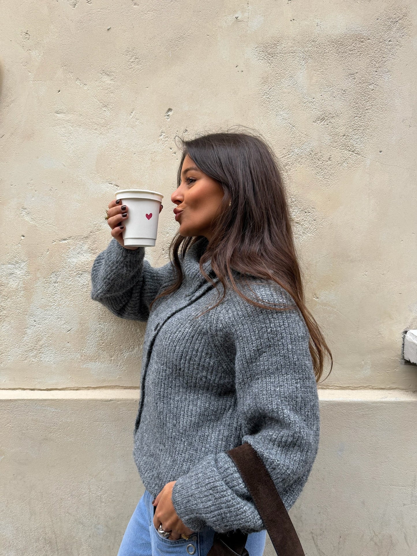 Emma strikkekardigan i grått