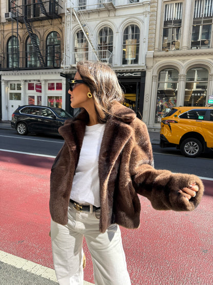 Varm sjokoladepelsjakke