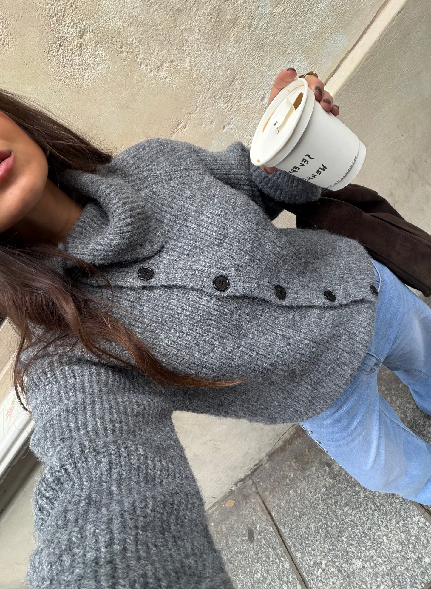 Emma strikkekardigan i grått