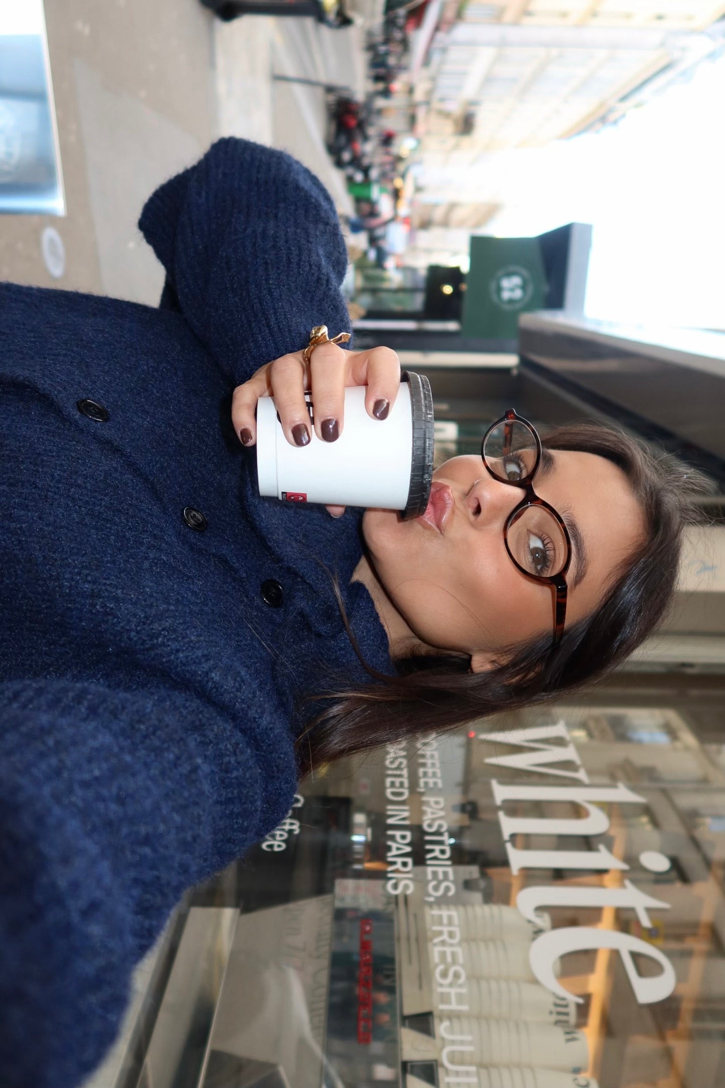 Emma strikkekardigan i marineblå