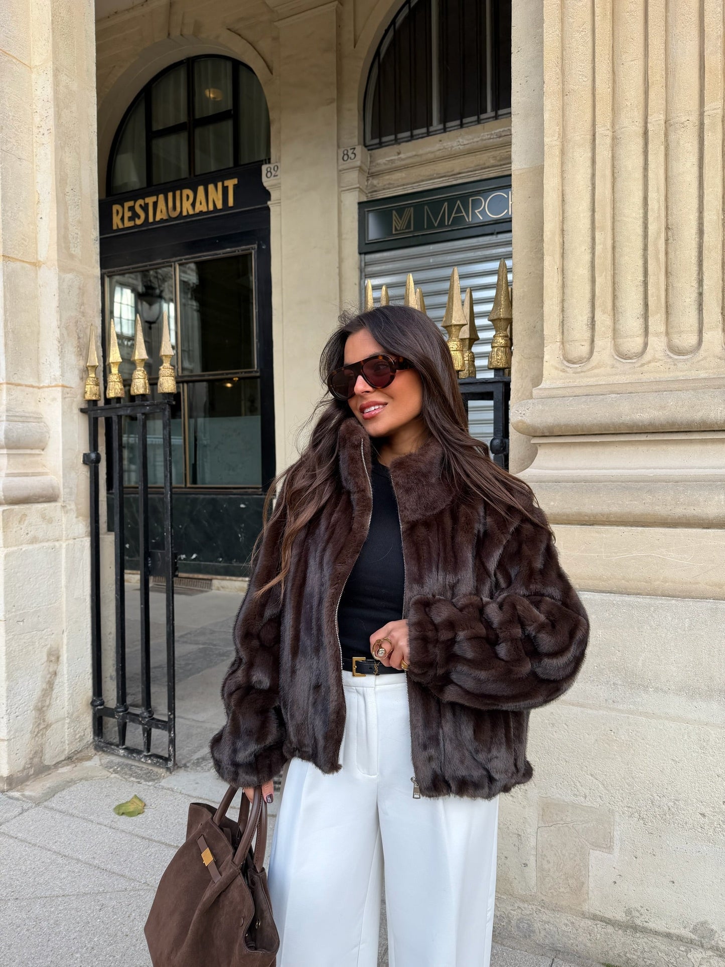 Kongelig brun pelsjakke