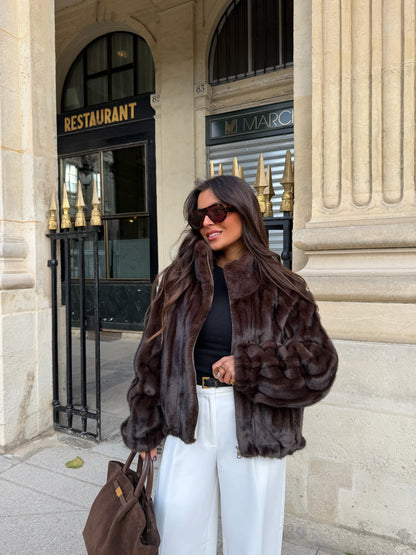 Kongelig brun pelsjakke